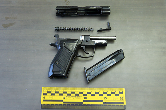 Колишнього хмельницького міліціонера розстріляли у власній квартирі, фото №1 на сайті vsim.ua