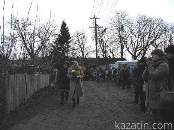 Козятин в траурі. Провели в останній путь воїна АТО Віктора Крючкова, фото №11 на сайті 20minut.ua