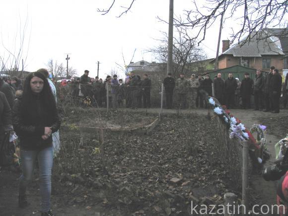 Козятин в траурі. Провели в останній путь воїна АТО Віктора Крючкова, фото №8 на сайті 20minut.ua