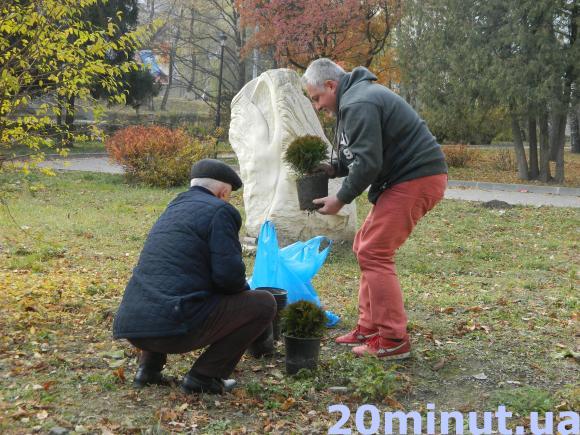 На "Дружбі" посадили дерева миру, фото №1 на сайті 20minut.ua