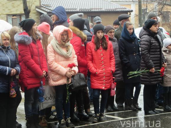 На хмельницькій школі встановили пам’ятну дошку на честь загиблого в АТО прикордонника на сайті vsim.ua На хмельницькій школі встановили пам’ятну дошку на честь загиблого в АТО прикордонника, фото №1 на сайті vsim.ua