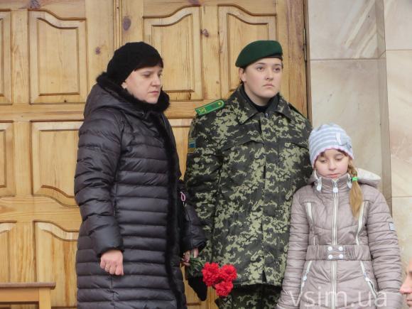 На хмельницькій школі встановили пам’ятну дошку на честь загиблого в АТО прикордонника на сайті vsim.ua На хмельницькій школі встановили пам’ятну дошку на честь загиблого в АТО прикордонника, фото №3 на сайті vsim.ua