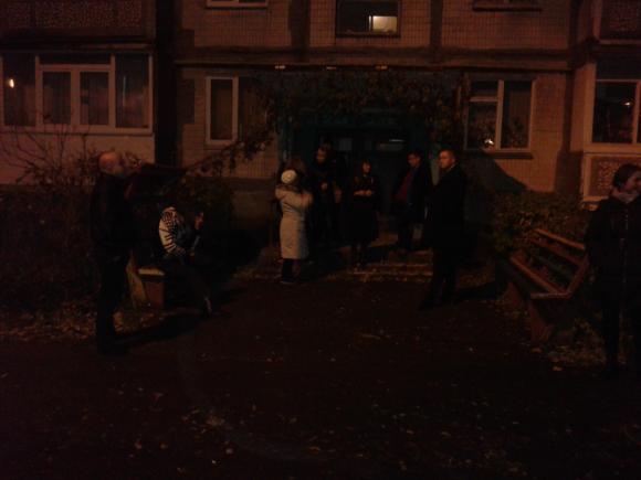 Родину, виселену на Свердлова колекторами, «вселяла» назад київська правозахисниця Ірма Крат, фото №2 на сайті 20minut.ua