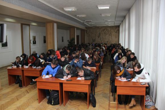 Студенти з Вінниці писали диктант у Польщі, фото №2 на сайті 20minut.ua