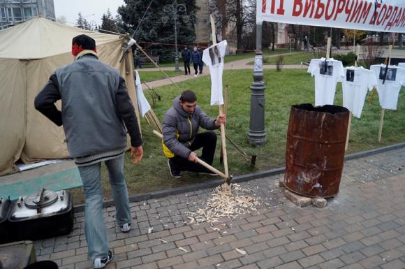 Тарифний майдан вгощав вінничан безкоштовною кашею з тушонкою, фото №1 на сайті 20minut.ua