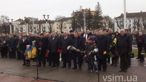 У другу річницю Революції хмельничани вшанували героїв Небесної Сотні, фото №1 на сайті vsim.ua