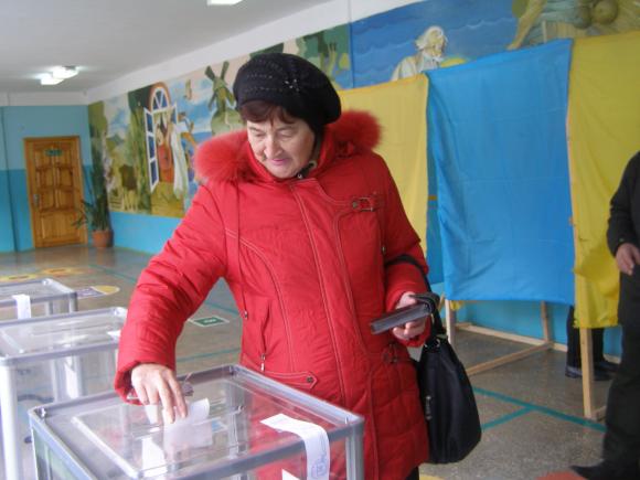 Вибори на Київській: члени комісії аплодували молодим, які голосували вперше, фото №12 на сайті 20minut.ua