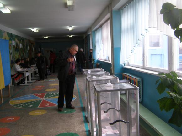 Вибори на Київській: члени комісії аплодували молодим, які голосували вперше, фото №13 на сайті 20minut.ua