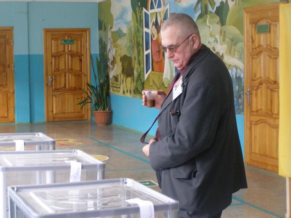 Вибори на Київській: члени комісії аплодували молодим, які голосували вперше, фото №14 на сайті 20minut.ua