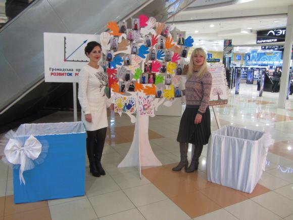 Діти–сироти попросили у Святого Миколая зошити, кросівки, цукерки та скейтборди, фото №1 на сайті 20minut.ua