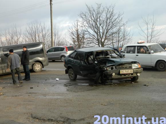 Дві ДТП на Протасевича: зіткнулися Opel та ВАЗ, Chevrolet та Ford, фото №1 на сайті 20minut.ua