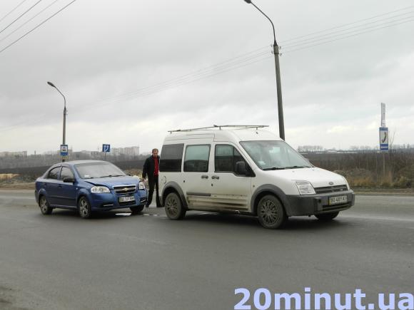 Дві ДТП на Протасевича: зіткнулися Opel та ВАЗ, Chevrolet та Ford, фото №2 на сайті 20minut.ua