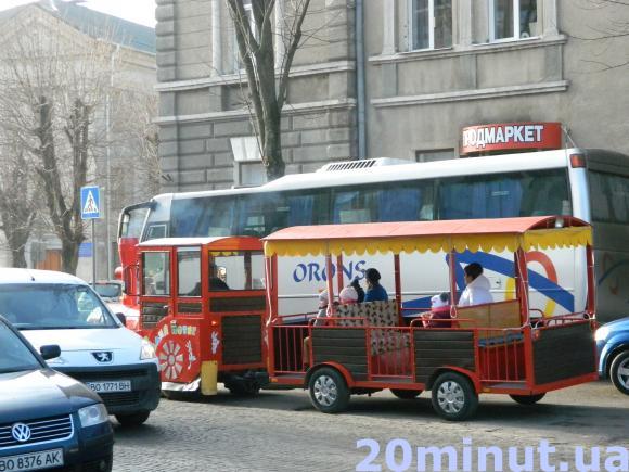 Фото дня: Бійців АТО біля ялинки готові покатати безкоштовно, фото №2 на сайті 20minut.ua