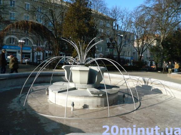 Фото дня: На свята "запрацюють" фонтани, фото №1 на сайті 20minut.ua