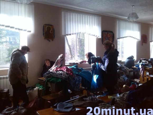 Фото дня: У Карітасі роздавали одяг потребуючим на сайті 20minut.ua Фото дня: У Карітасі роздавали одяг потребуючим, фото №1 на сайті 20minut.ua