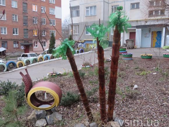 Хмельничани прикрашають свої двори лебедями із шин та квітами із пластикових пляшок, фото №7 на сайті vsim.ua