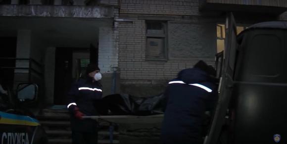 Мешканці дому, де забетонували убиту жінку, чули трупний запах ще два місяці тому, фото №4 на сайті 20minut.ua
