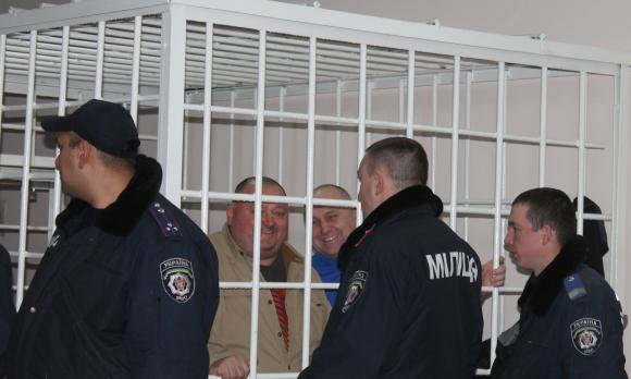 Півтори години натовп чекав суду над Лексусом і козятинцями, фото №4 на сайті 20minut.ua