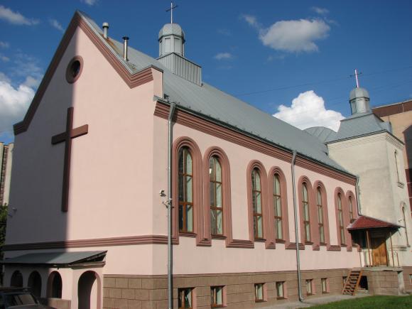 При храмі – мовний клуб і благодійність: із життя євангельських християн-баптистів, фото №1 на сайті 20minut.ua