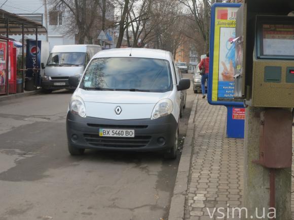 Стихійні парковки у Хмельницькому "повісять" на нову поліцію, фото №6 на сайті vsim.ua