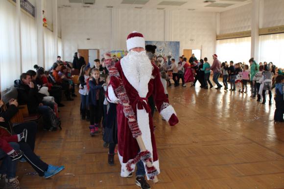 У ДонНУ дітям-переселенцям подарували новорічну казку, фото №2 на сайті 20minut.ua
