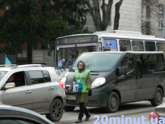 У Тернополі волонтери далі працюють на дорозі, фото №1 на сайті 20minut.ua
