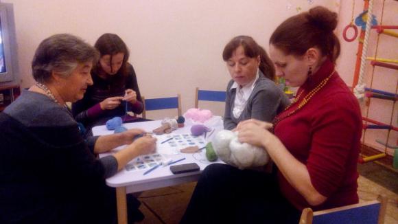 Вінничан вчили робити восьминіжок, які рятують життя дітям, фото №1 на сайті 20minut.ua