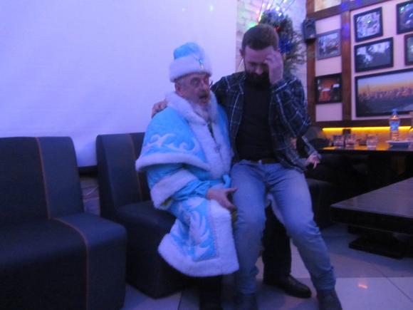 Вінничани дегустували вино від вінницького Діда Мороза Олександра Шемета, фото №2 на сайті 20minut.ua