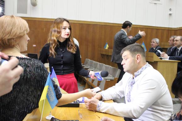 Як новообрані депутати облради на свою першу сесію збирались (ФОТОРЕПОРТАЖ), фото №11 на сайті 20minut.ua