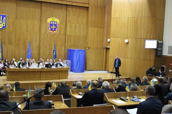 Як новообрані депутати облради на свою першу сесію збирались (ФОТОРЕПОРТАЖ), фото №15 на сайті 20minut.ua