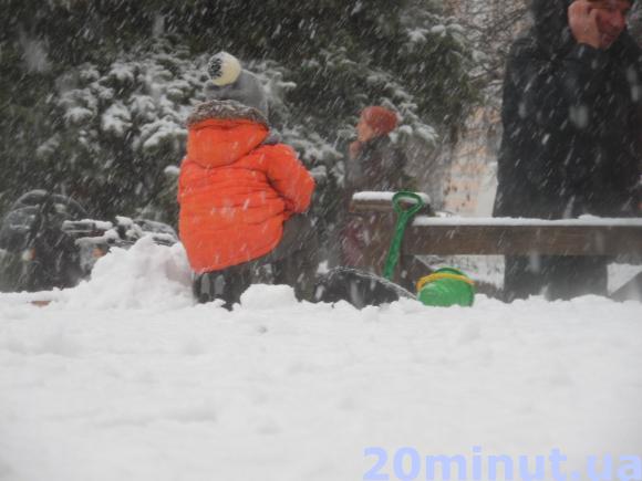 Зима прийшла в Житомир за розкладом (Фоторепортаж), фото №13 на сайті 20minut.ua