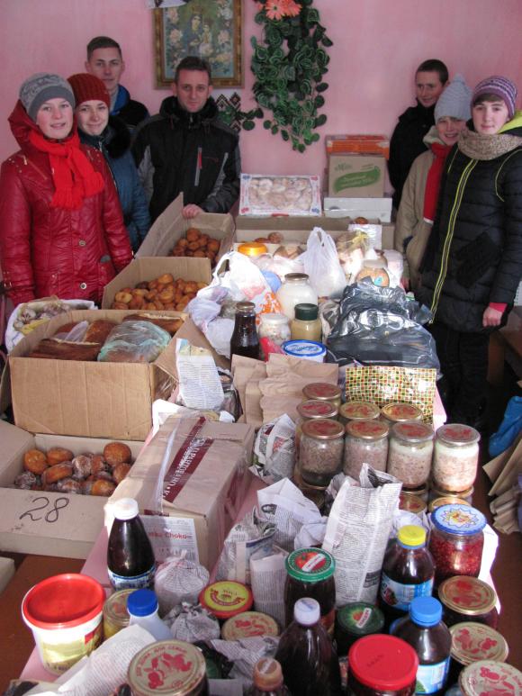 Для вояків АТО спекли 5500 пампухів, фото №2 на сайті 20minut.ua