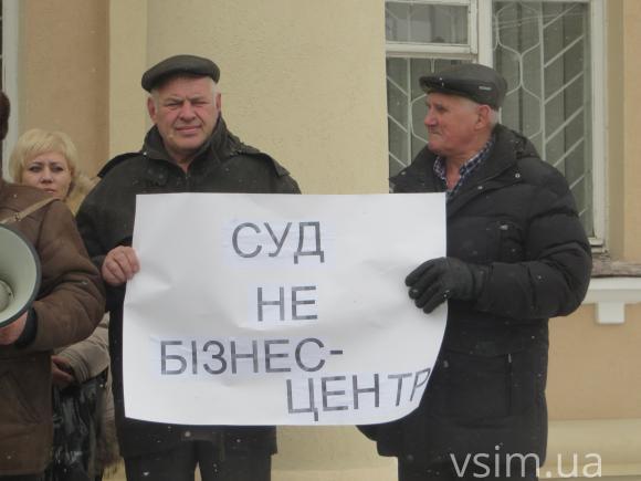 Хмельничанин влаштував мітинг під міськрайонним судом. Просить повернути квартиру, фото №3 на сайті vsim.ua