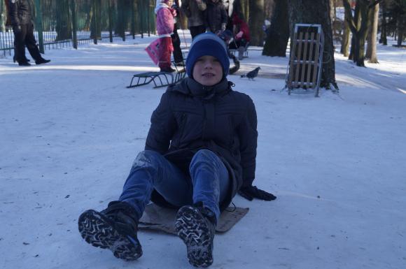 Канікули продовжили. Школярі катаються на "таблетках", фото №1 на сайті 20minut.ua
