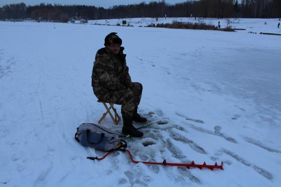 Лід тріщить під ногами і ви вже під крижаною водою. Що робити?, фото №1 на сайті 20minut.ua