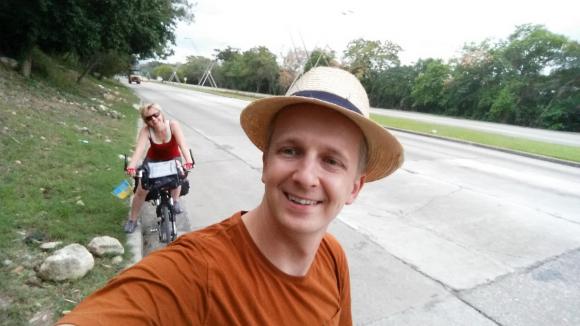 На Кубі вінничанка побачила комунізм у всій красі – черги, порожні магазини, старі радянські авто…, фото №1 на сайті 20minut.ua