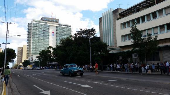 На Кубі вінничанка побачила комунізм у всій красі – черги, порожні магазини, старі радянські авто…, фото №4 на сайті 20minut.ua