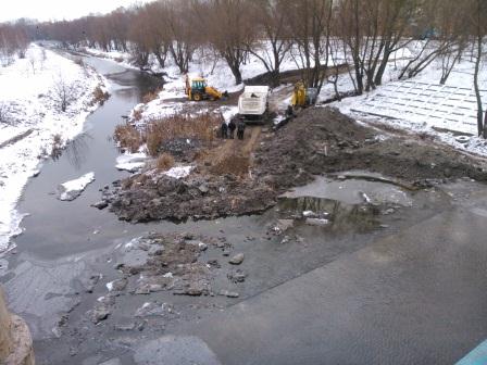 На Південний Буг зігнали техніку. Комунальники розчищають канали, фото №1 на сайті vsim.ua