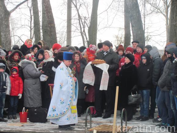 На стадіоні “Локомотив” купалися в ополонці, їли кутю, печену картоплю і шашлики, фото №1 на сайті 20minut.ua