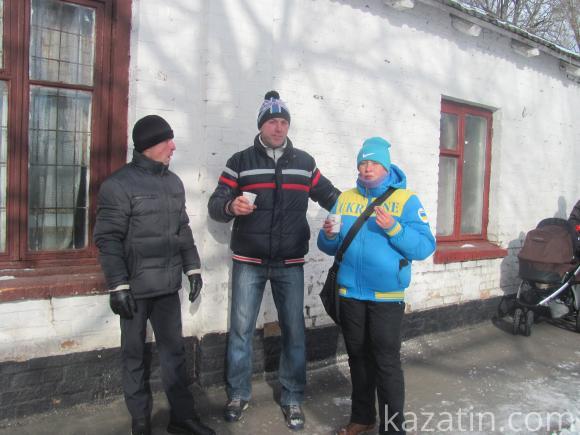 На стадіоні “Локомотив” купалися в ополонці, їли кутю, печену картоплю і шашлики, фото №11 на сайті 20minut.ua