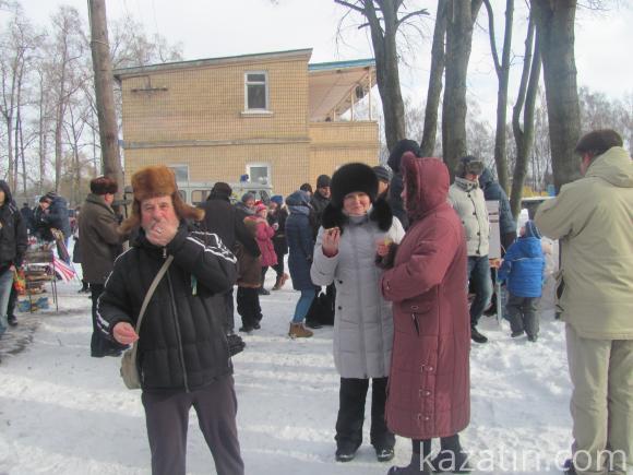 На стадіоні “Локомотив” купалися в ополонці, їли кутю, печену картоплю і шашлики, фото №12 на сайті 20minut.ua