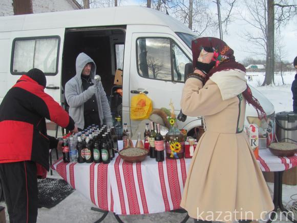 На стадіоні “Локомотив” купалися в ополонці, їли кутю, печену картоплю і шашлики, фото №2 на сайті 20minut.ua