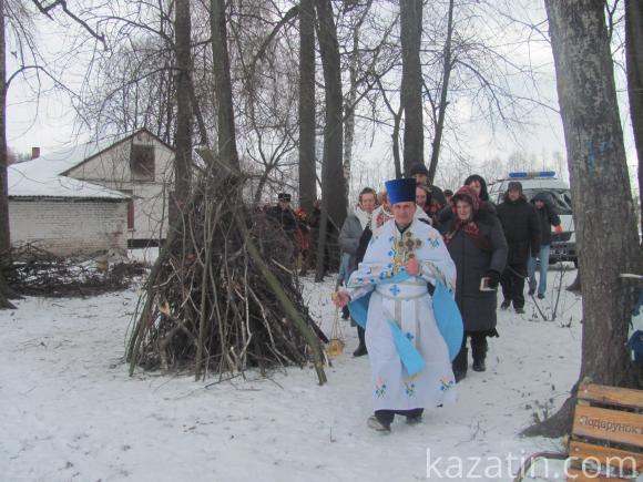 На стадіоні “Локомотив” купалися в ополонці, їли кутю, печену картоплю і шашлики, фото №3 на сайті 20minut.ua