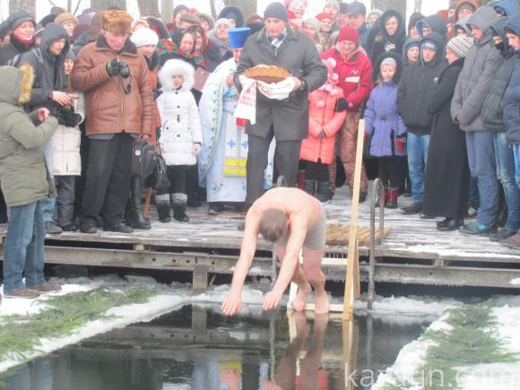 На стадіоні “Локомотив” купалися в ополонці, їли кутю, печену картоплю і шашлики, фото №6 на сайті 20minut.ua
