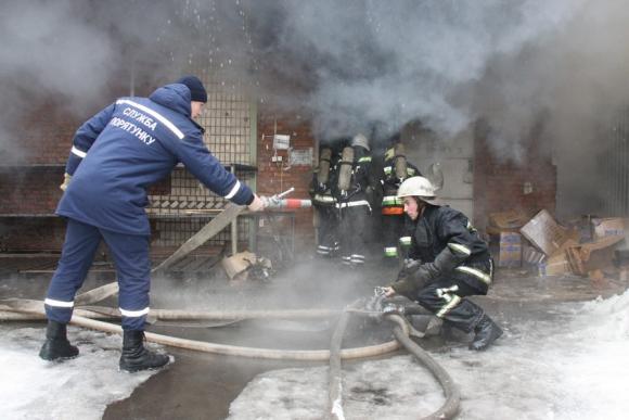 На Тяжилові горіла автобаза «Металіст» на сайті 20minut.ua На Тяжилові горіла автобаза «Металіст», фото №2 на сайті 20minut.ua