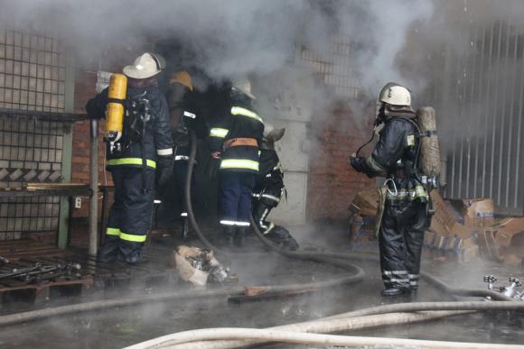 На Тяжилові горіла автобаза «Металіст», фото №3 на сайті 20minut.ua