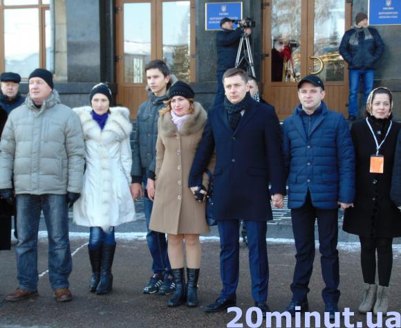 У День Соборності житомиряни об'єдналися у «живий ланцюг». Фоторепортаж, фото №17 на сайті 20minut.ua