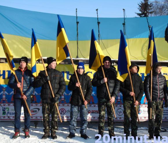 У День Соборності житомиряни об'єдналися у «живий ланцюг». Фоторепортаж, фото №19 на сайті 20minut.ua