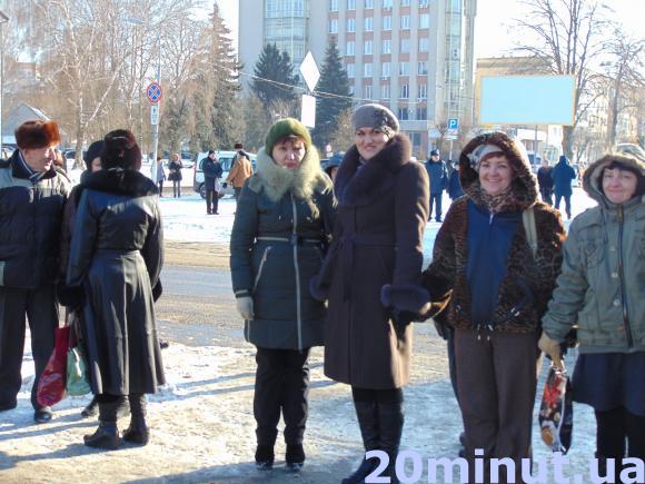 У День Соборності житомиряни об'єдналися у «живий ланцюг». Фоторепортаж, фото №2 на сайті 20minut.ua