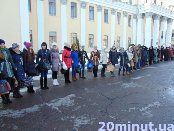 У День Соборності житомиряни об'єдналися у «живий ланцюг». Фоторепортаж, фото №8 на сайті 20minut.ua